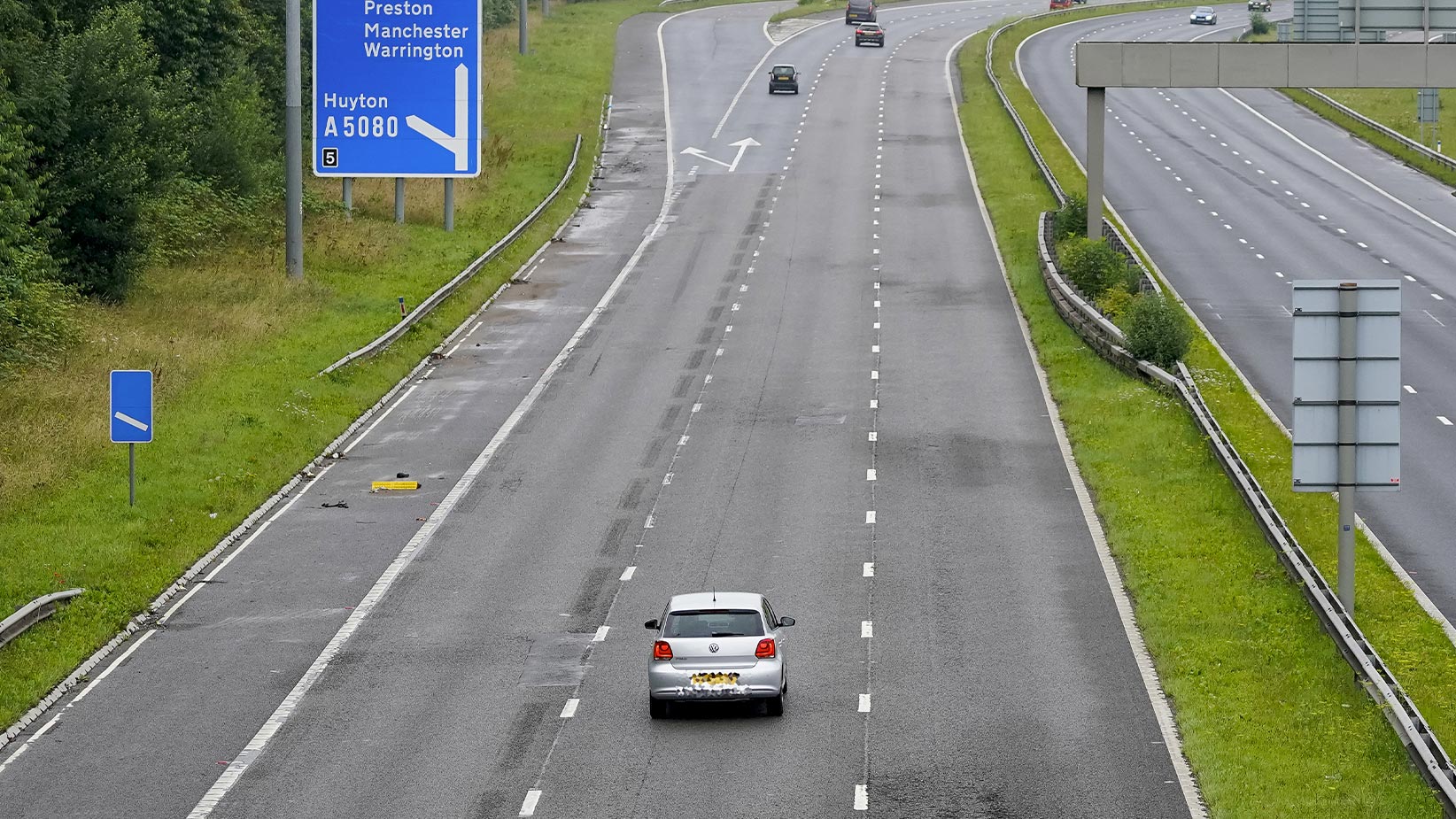 Third of drivers admit hogging middle lane on motorways, survey