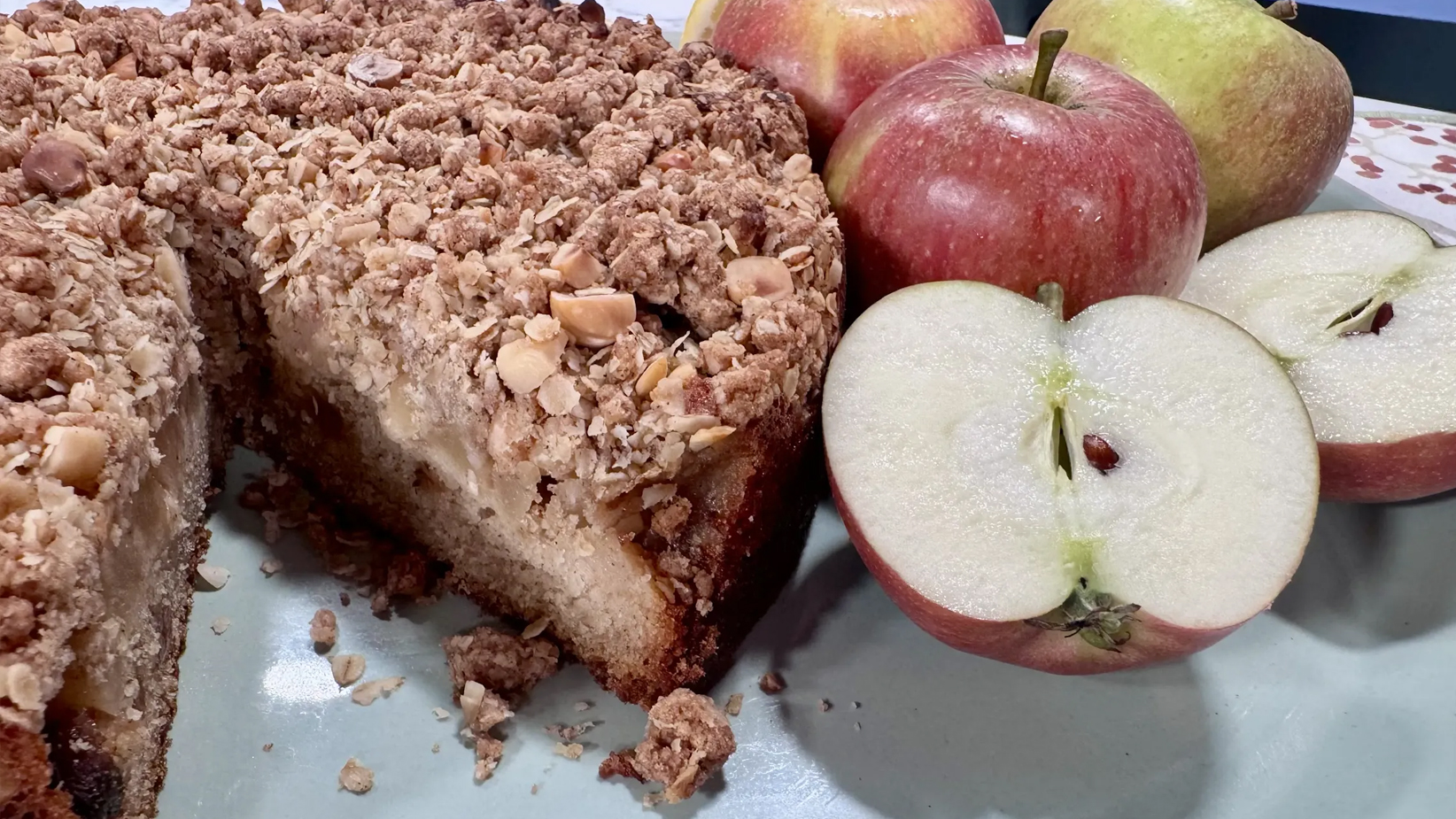 The Ultimate Autumn Apple Crumble Cake Recipe - News Directory 3