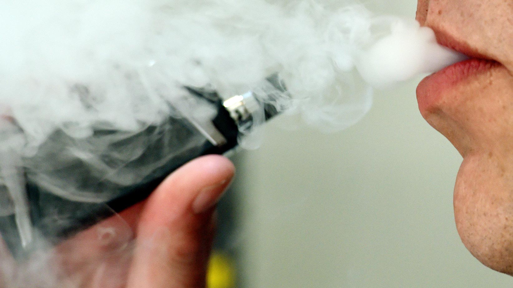 More than 40 of smokers think vaping is more harmful than