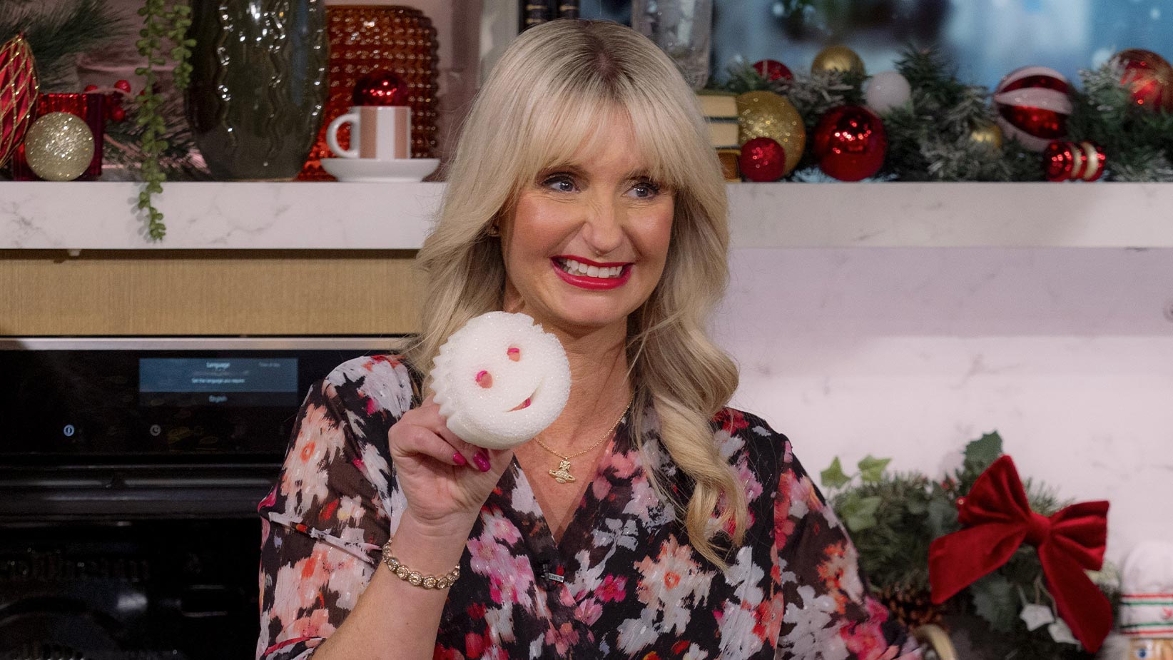 Get your house Christmasready with these simple cleaning hacks! This Morning