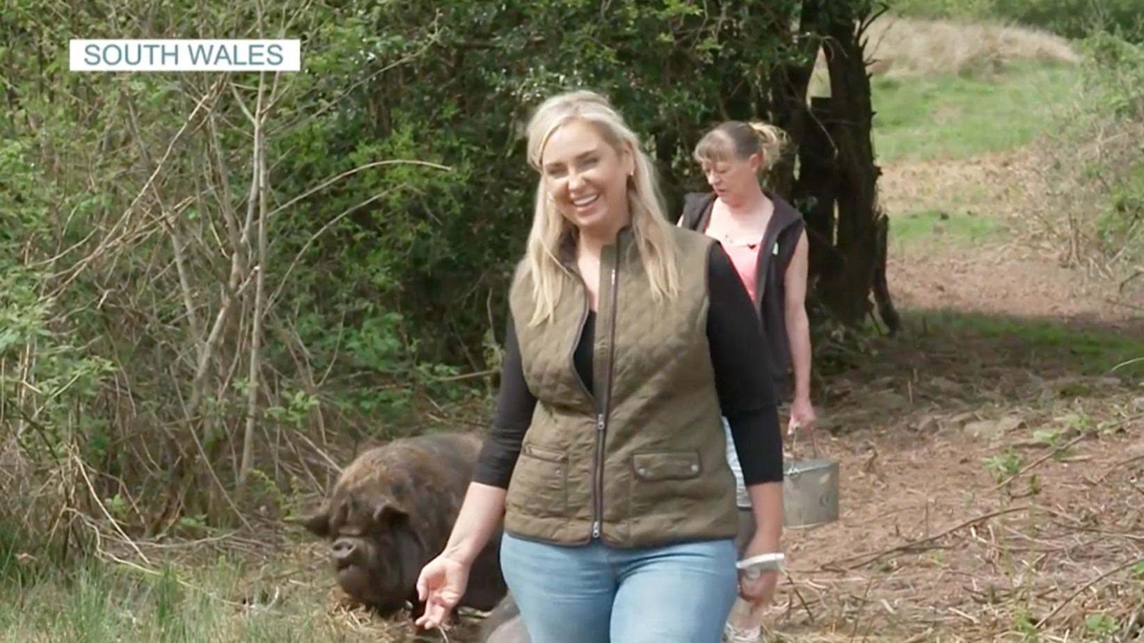 Josie Gibson tries the latest wellness trend, pig walking! | This Morning