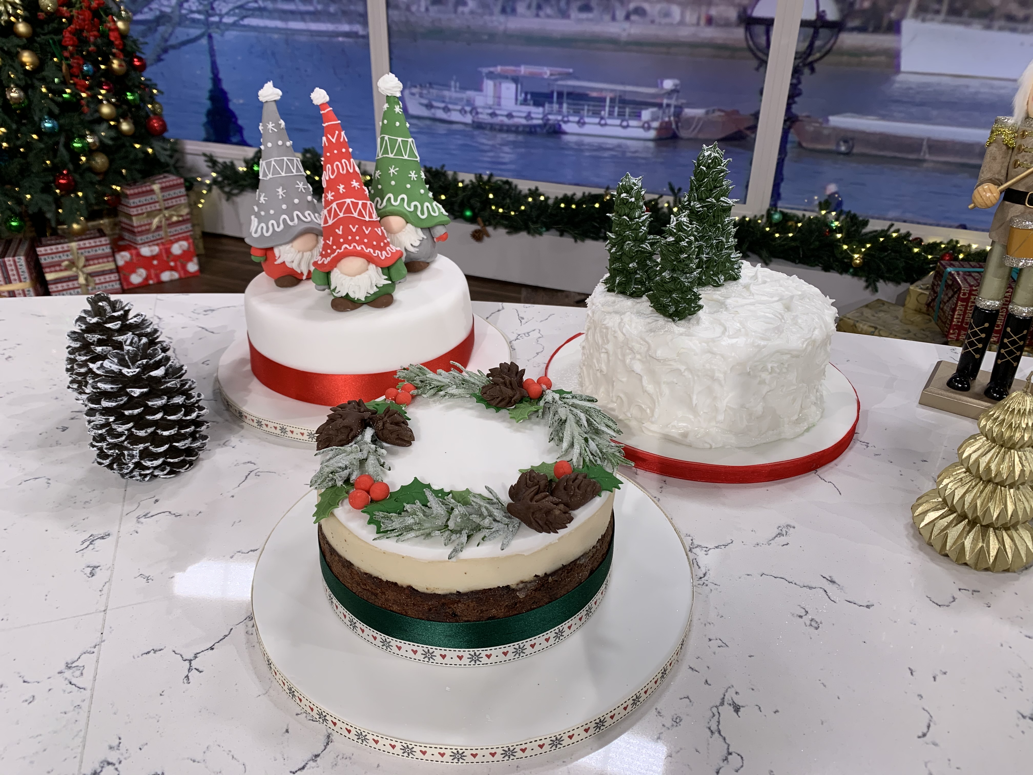 Juliet Sear\'s guide to decorating your Christmas cake | This Morning
