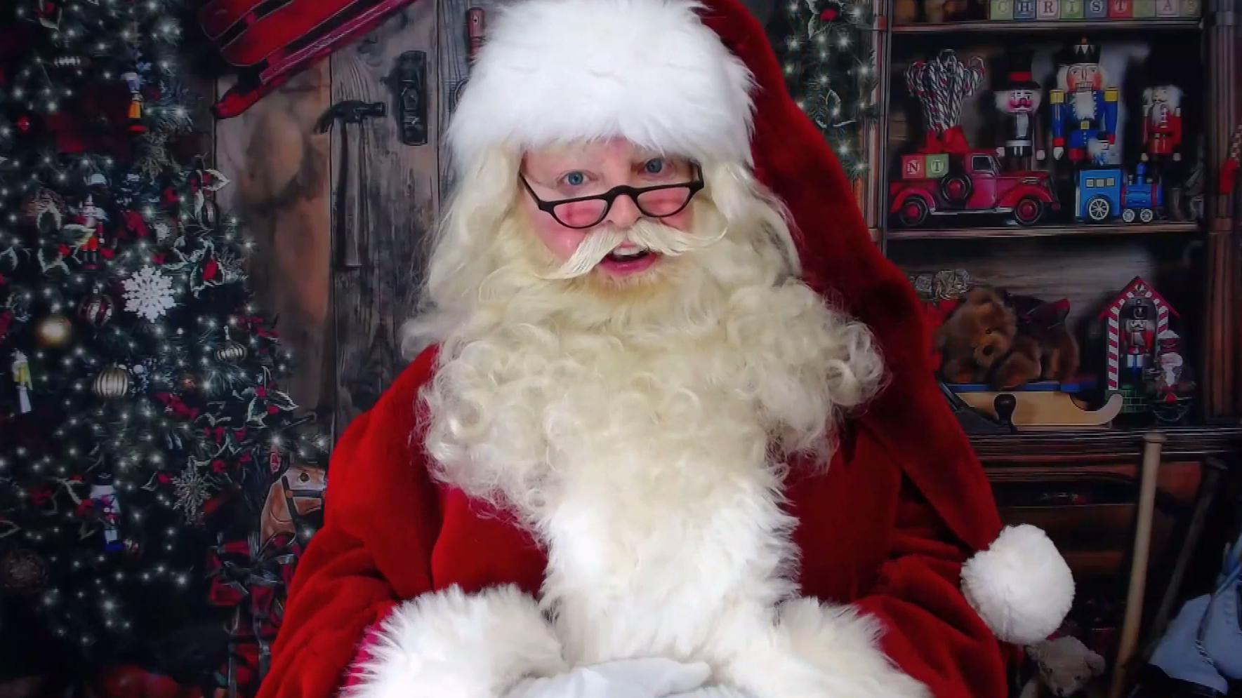 Santa reveals how he's adapting to COVID this Christmas | This Morning