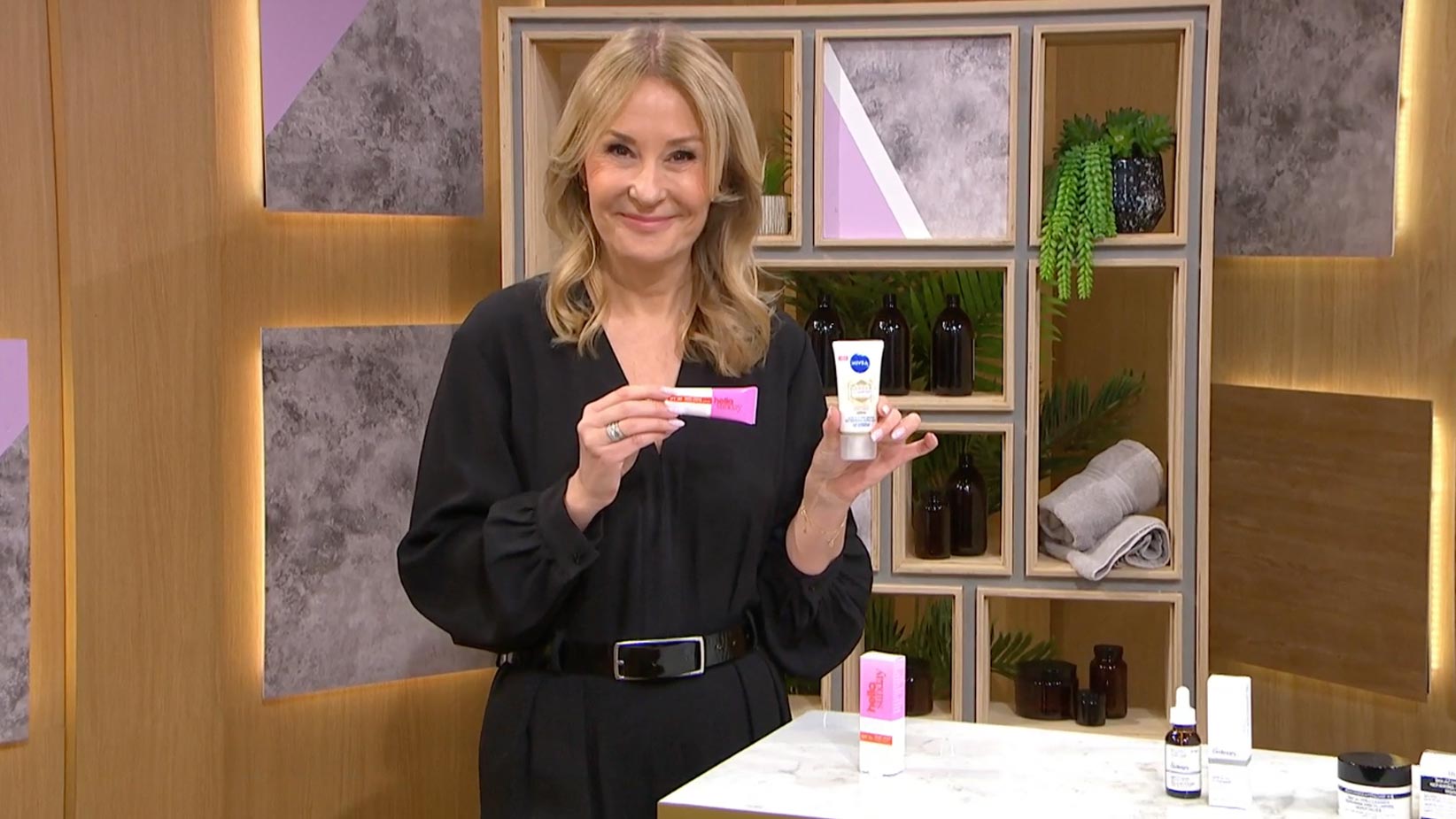 Hollywood's new anti-ageing treatments for your hands! | This Morning