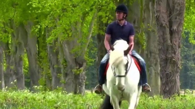 Simon Thomas' Pursuits of Happiness takes him horseriding | This Morning