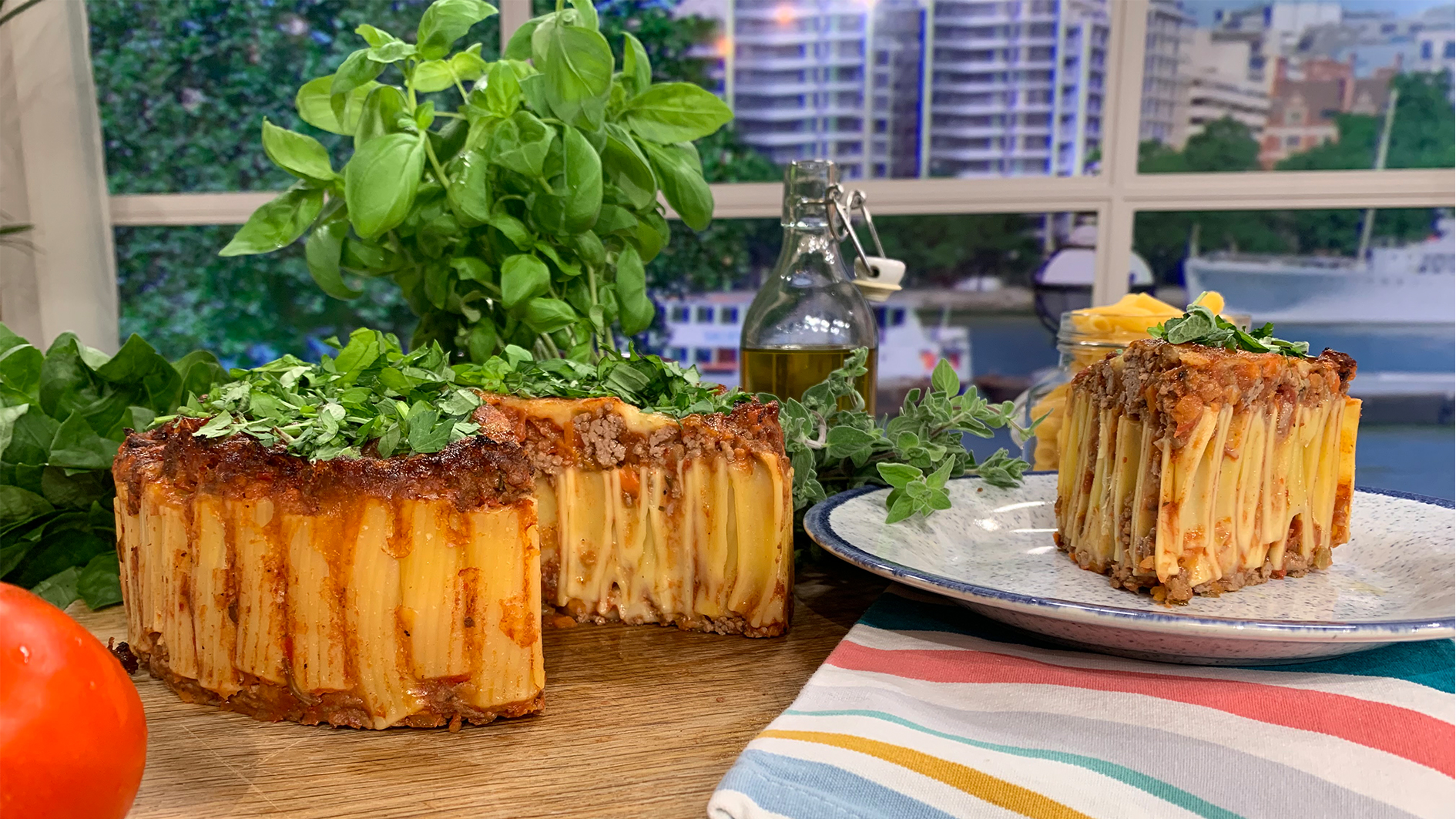 Phil's in the kitchen with TikToks latest food trend - Pasta cake ...