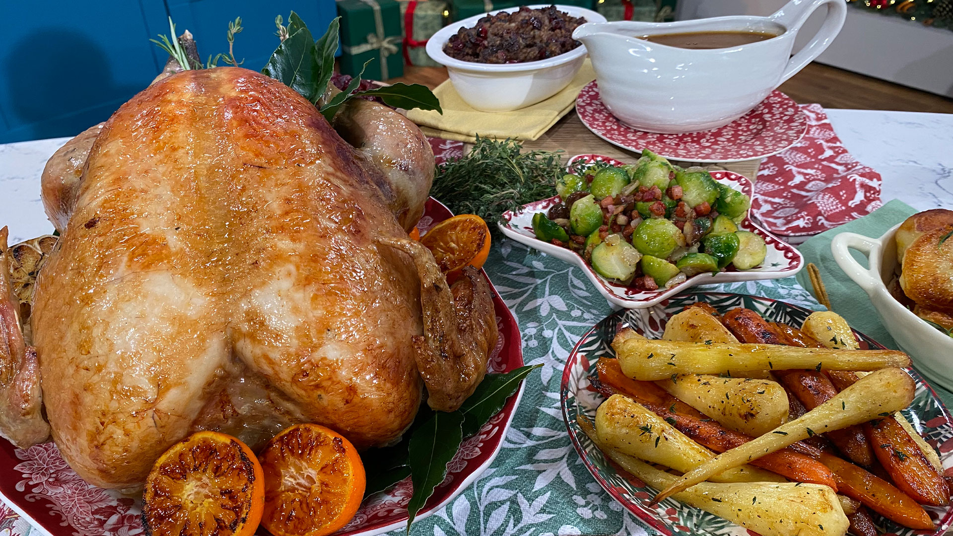 Phil Vickery’s Perfect Roast Turkey And Gravy With Stuffing | This Morning