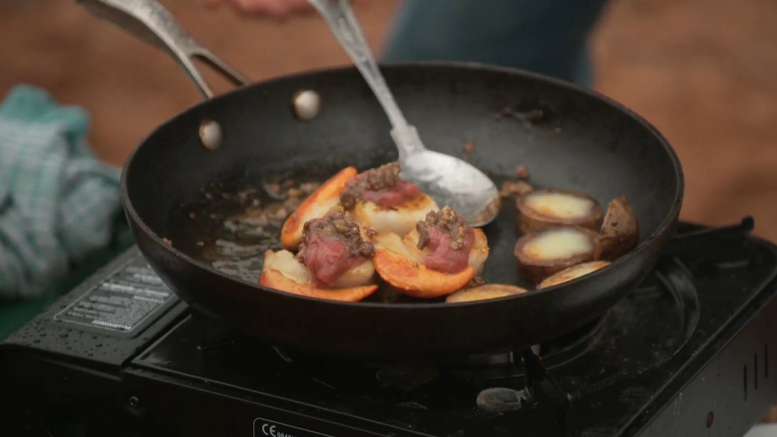 Phil Vickery's scallops with rhubarb chutney This Morning