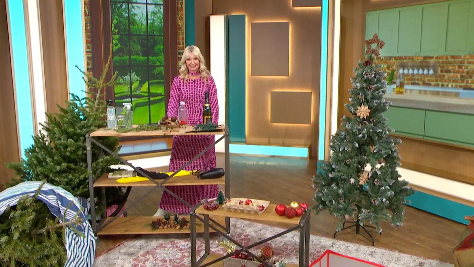 How to pack away Christmas like a pro! This Morning