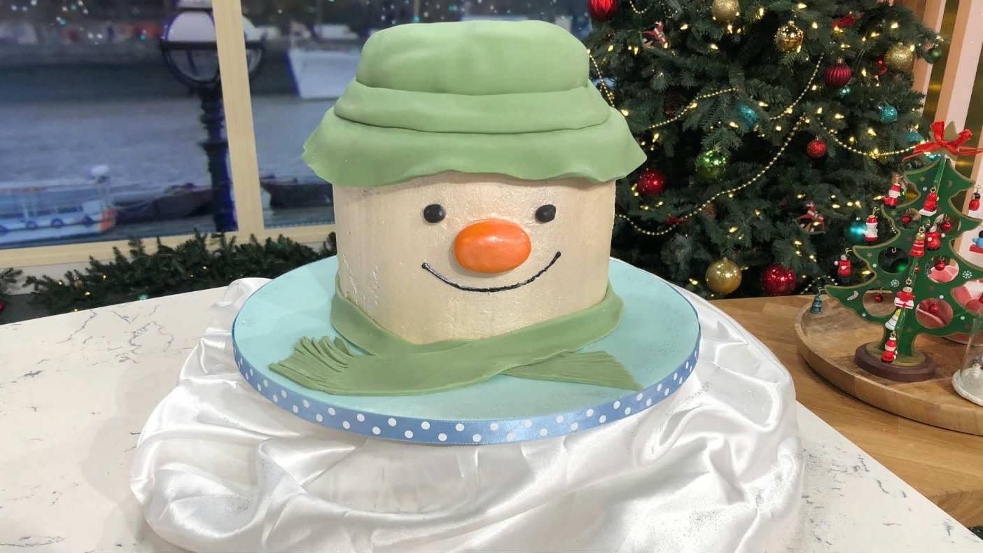 Snowman Cake - Maria's Mixing Bowl Snowman Cake