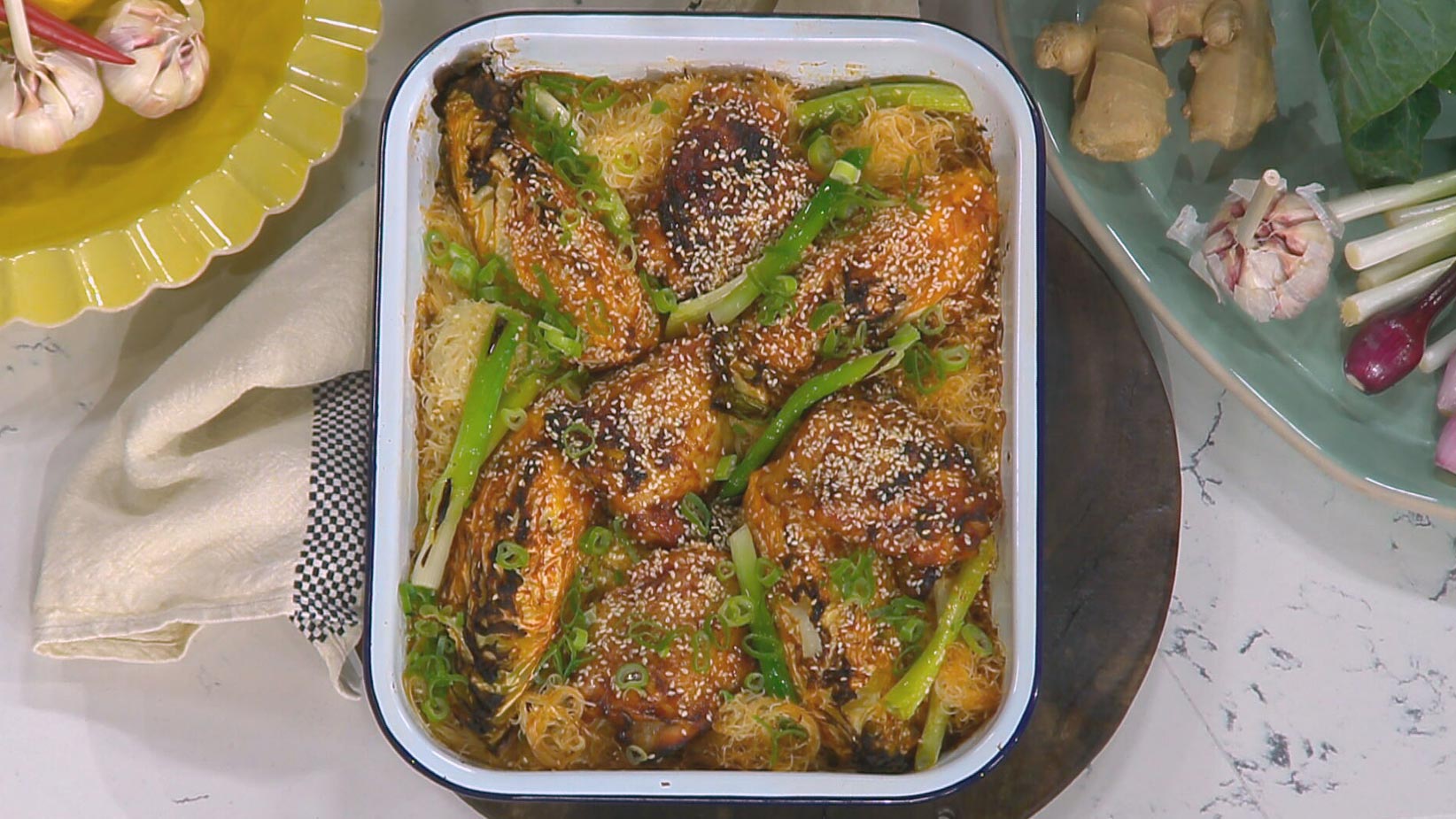 Jamie Oliver's chicken noodle traybake | This Morning