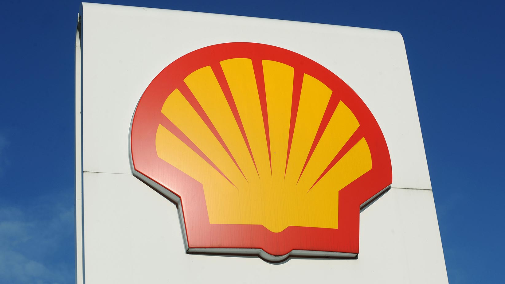 Shell makes nearly £1.4bn more than expected in opening quarter | This ...