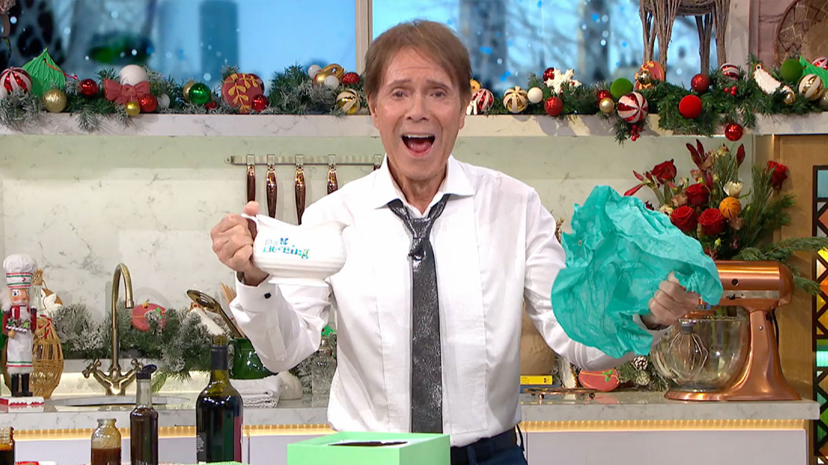 Sir Cliff Richard's delicious Christmas gravy | This Morning