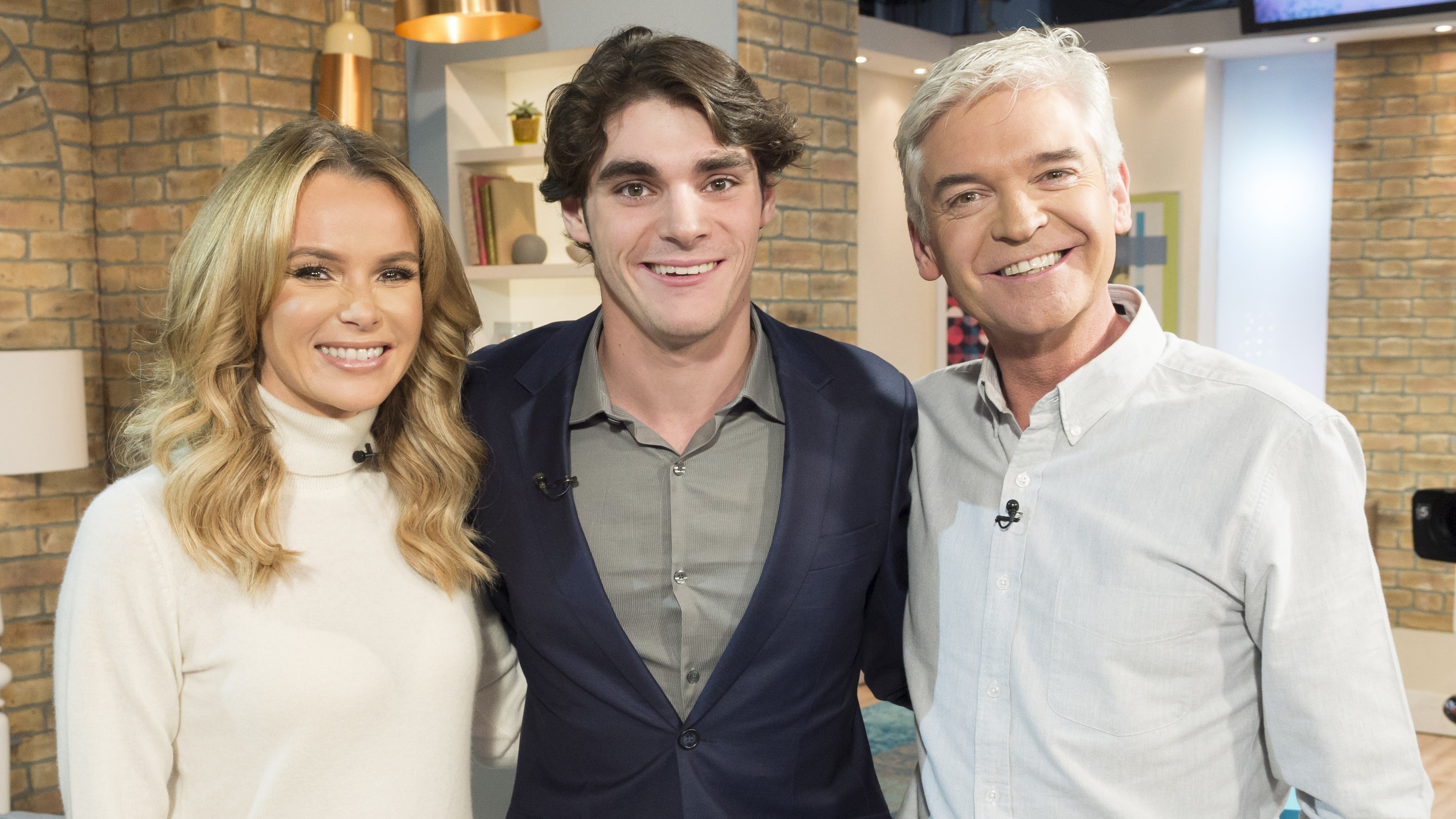 Meet Rj Mitte Breaking Bad S Walt Junior This Morning