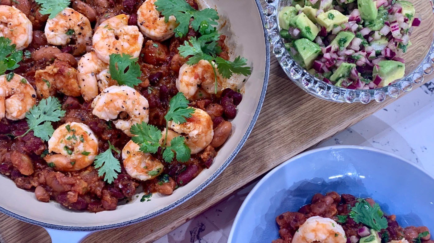 Spiced prawns with Mexican bean stew and avocado salsa | This Morning