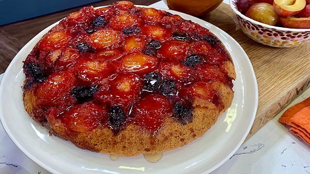 Phil's plum and blackberry upside down cake | This Morning