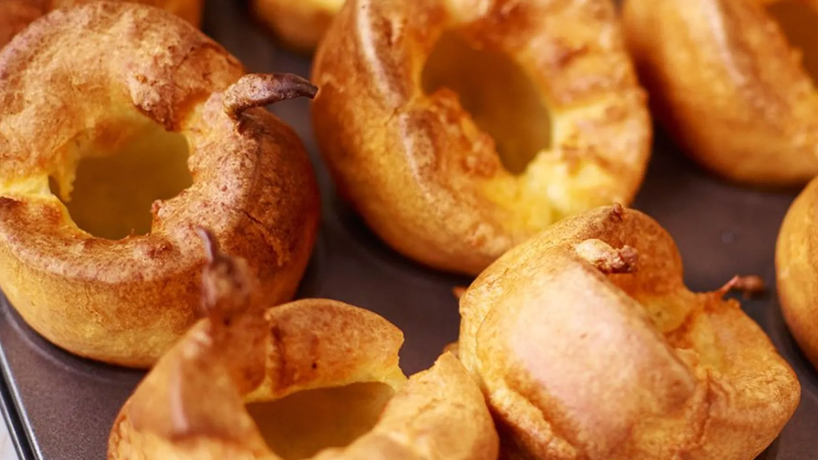 Jamie Oliver #39 s easy Yorkshire puddings This Morning Jamie Oliver #39 s easy Yorkshire puddings This Morning