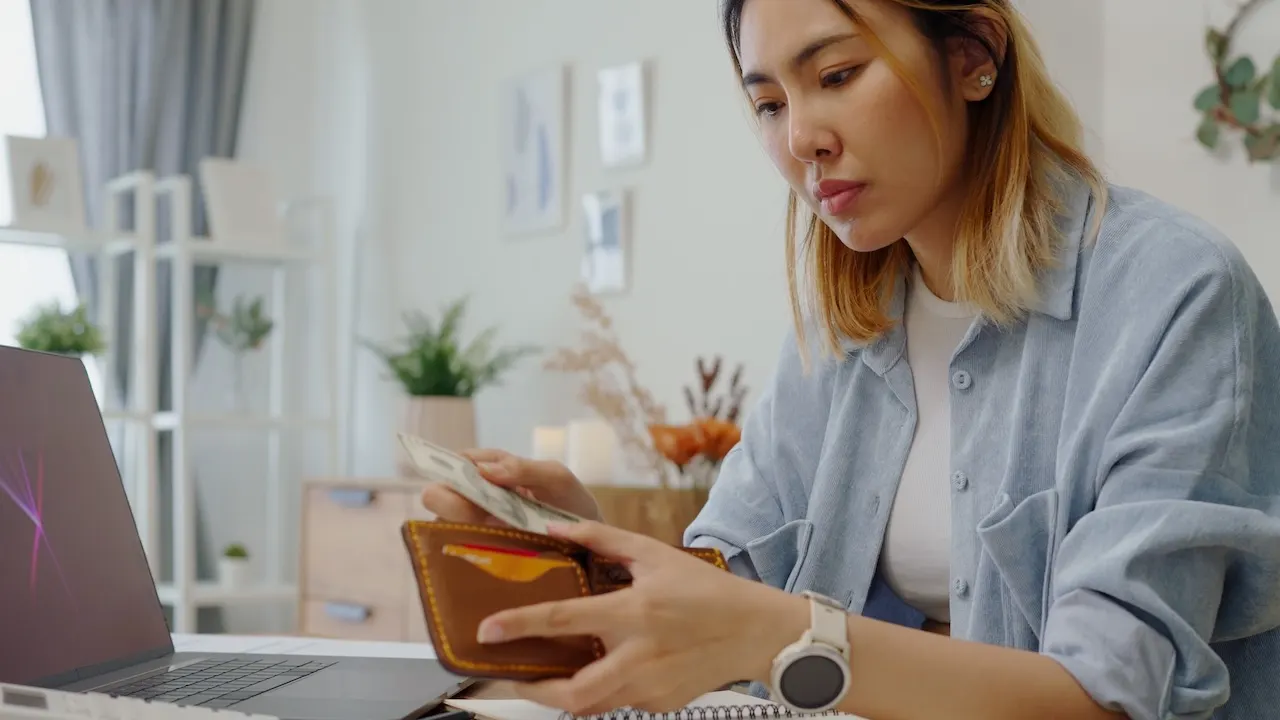 When You Need Quick Cash, Run Away From These Red Flags as Fast as You Can