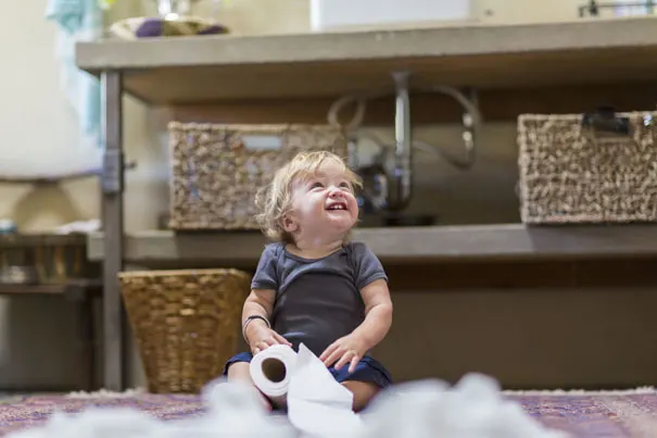 baby-in-bathroom