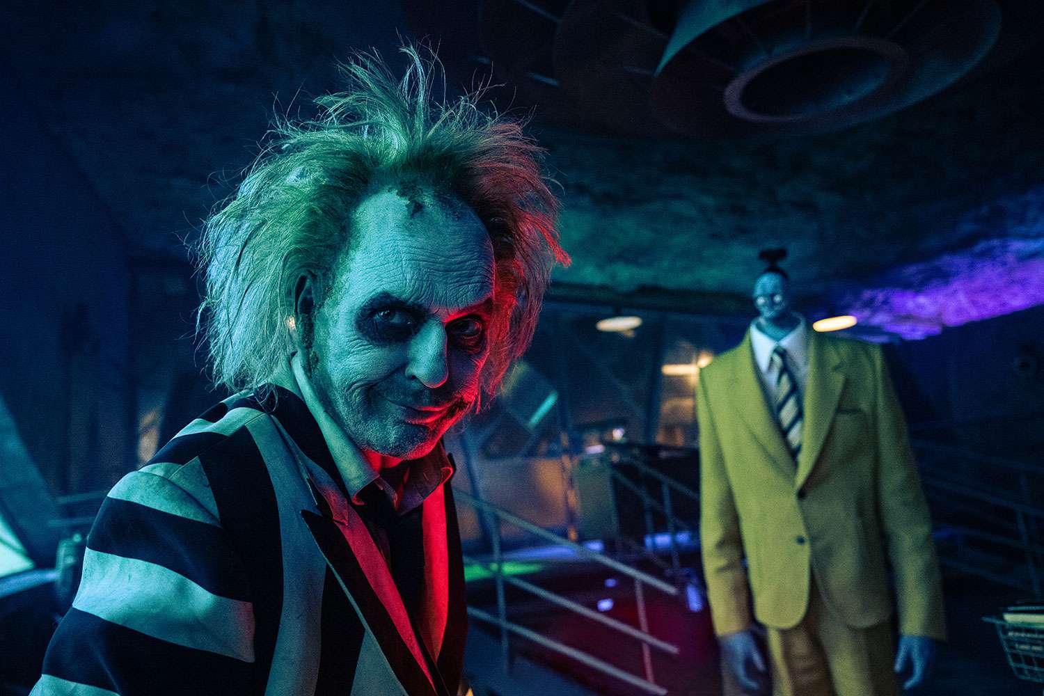 Beetlejuice 2024 Jenna Ortega winona  ryder