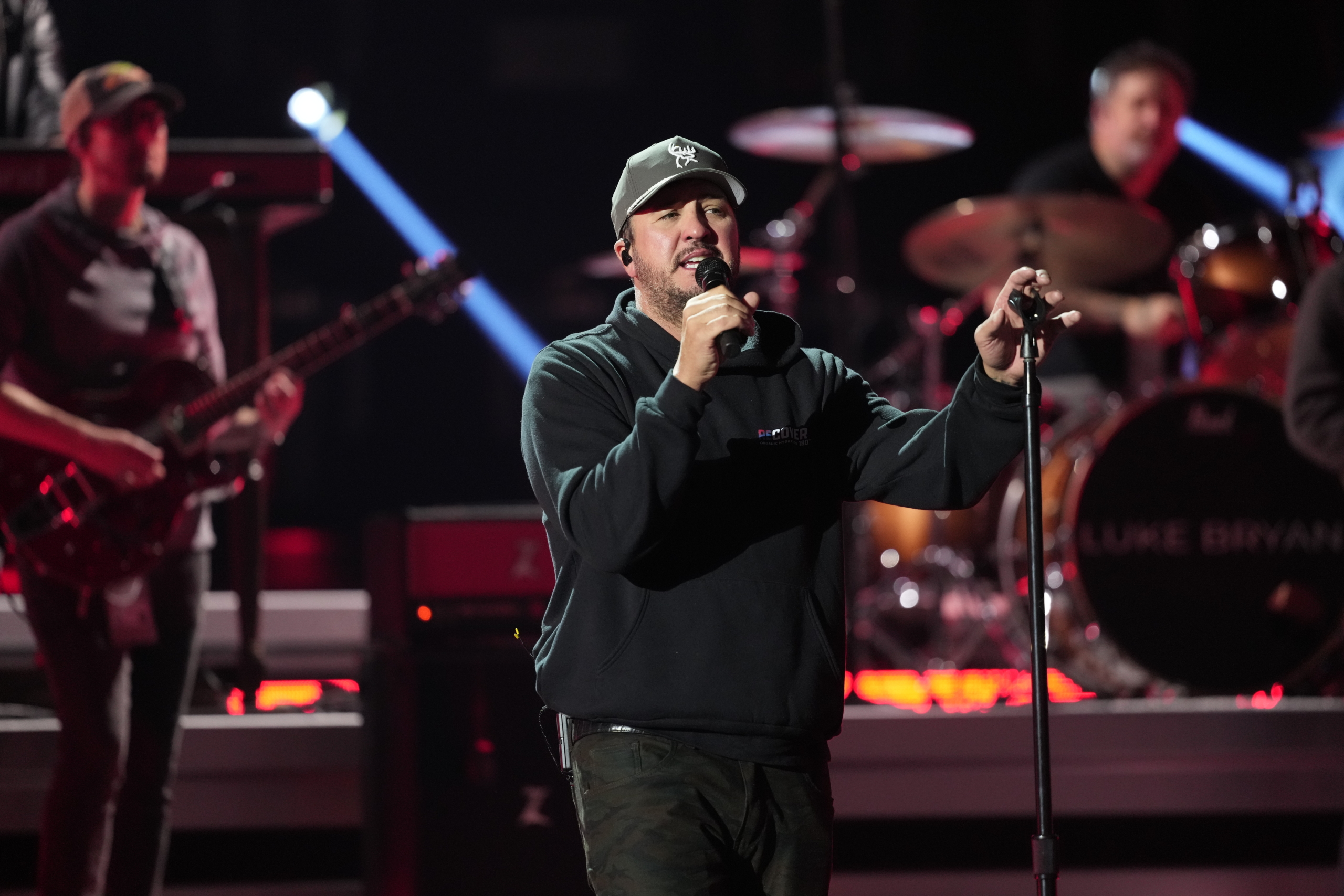 Luke Bryan 2024 CMA awards