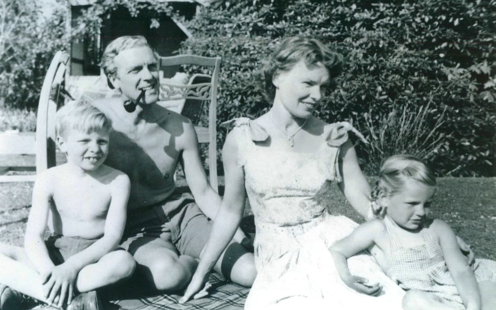 Black and white photo of Richard Branson with dad Ted, mum Eve and one of his sisters