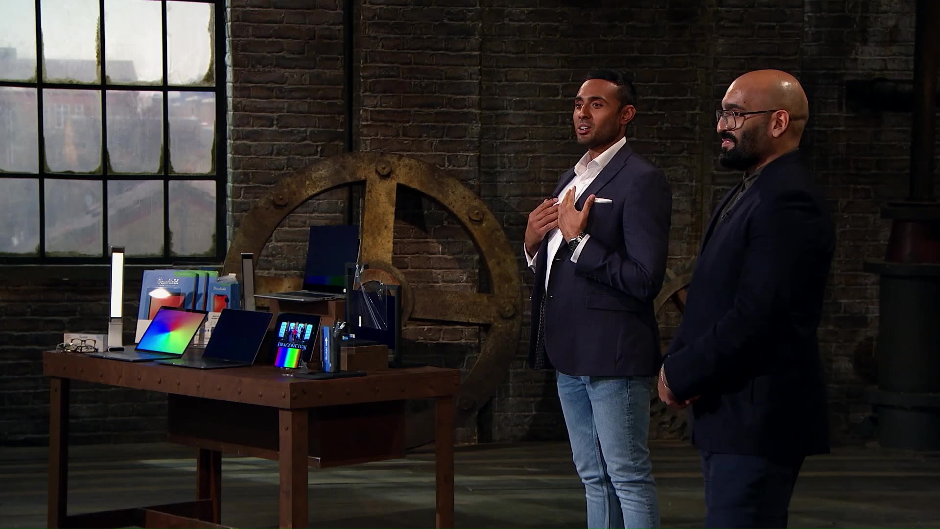 Dhruvin Patel pitching Ocushield on an episode of Dragons' Den