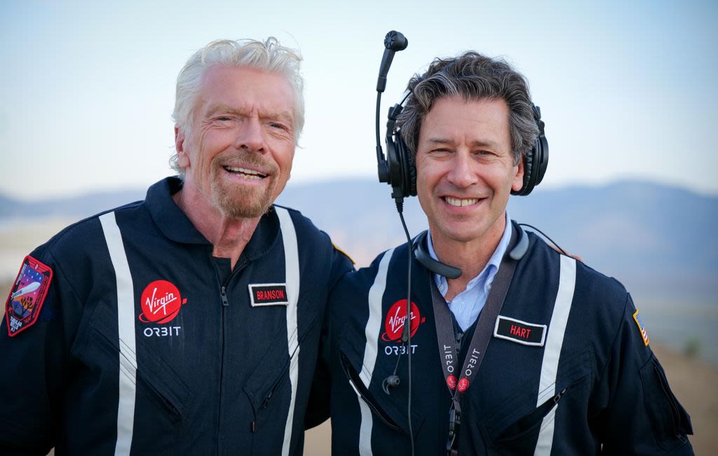Richard Branson smiling next to Virgin Orbit CEO Dan Hart