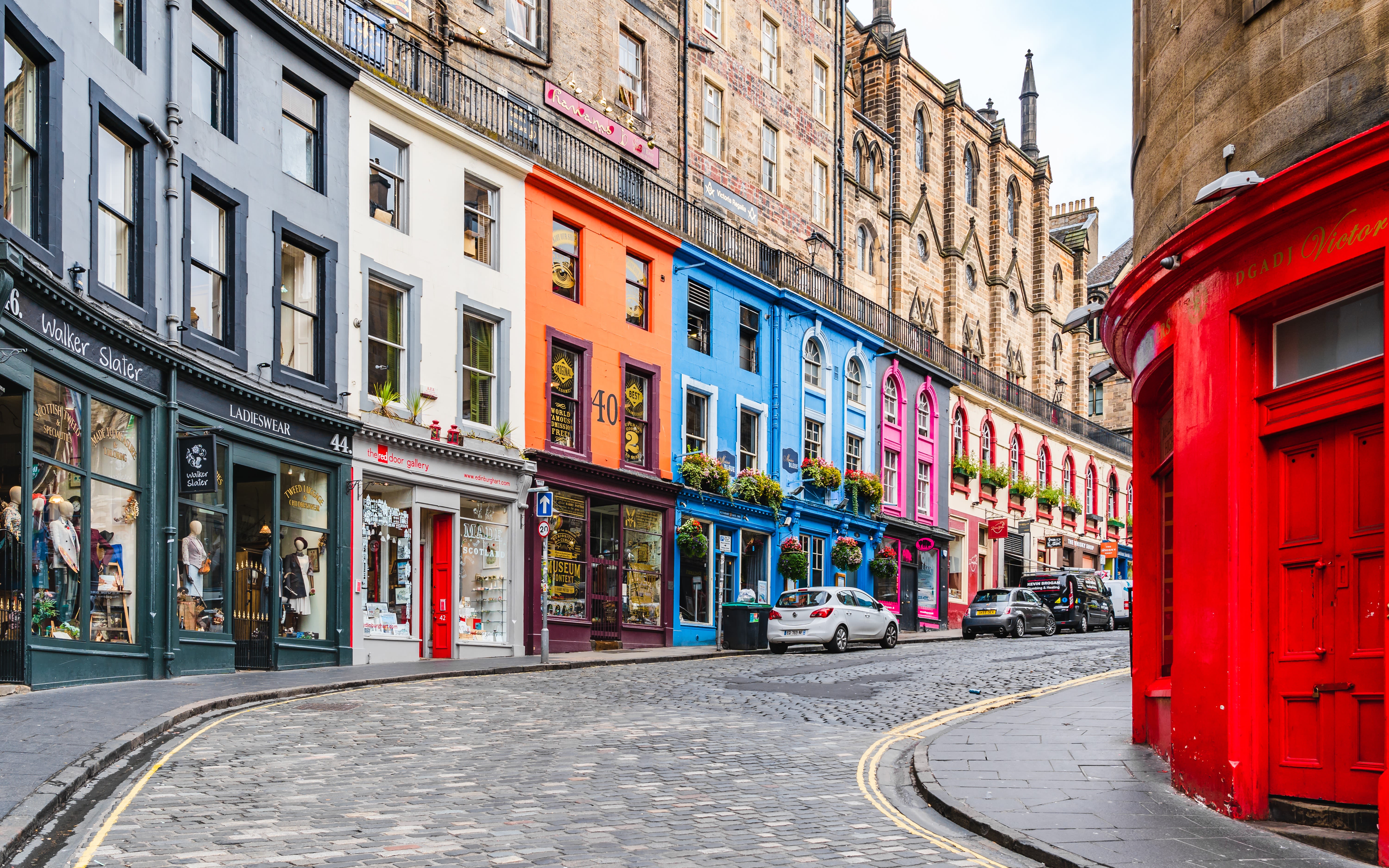An image of Victoria Street in Edinburgh, Scotland