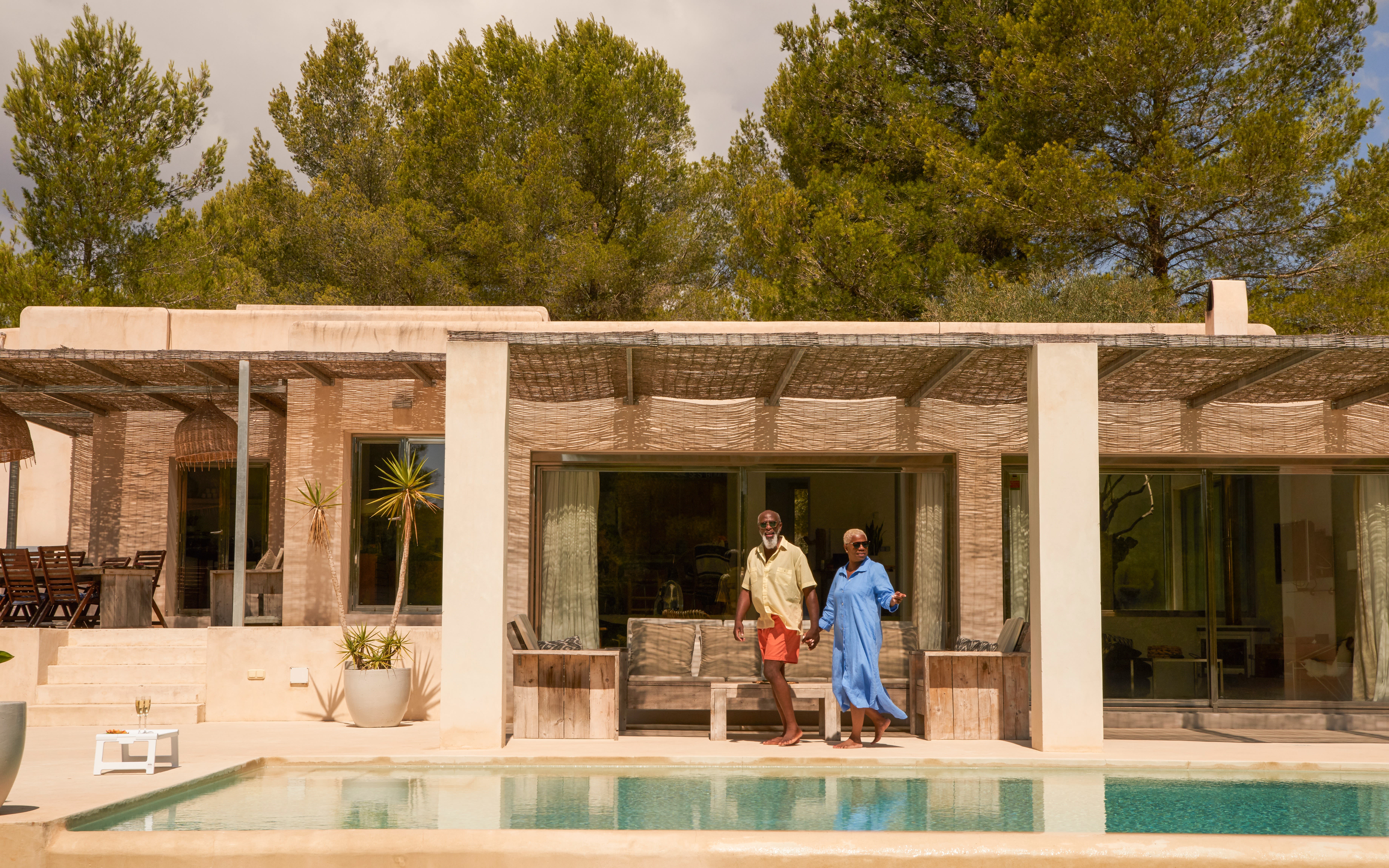 Image of a couple in a villa with a swimming pool in Ibiza.