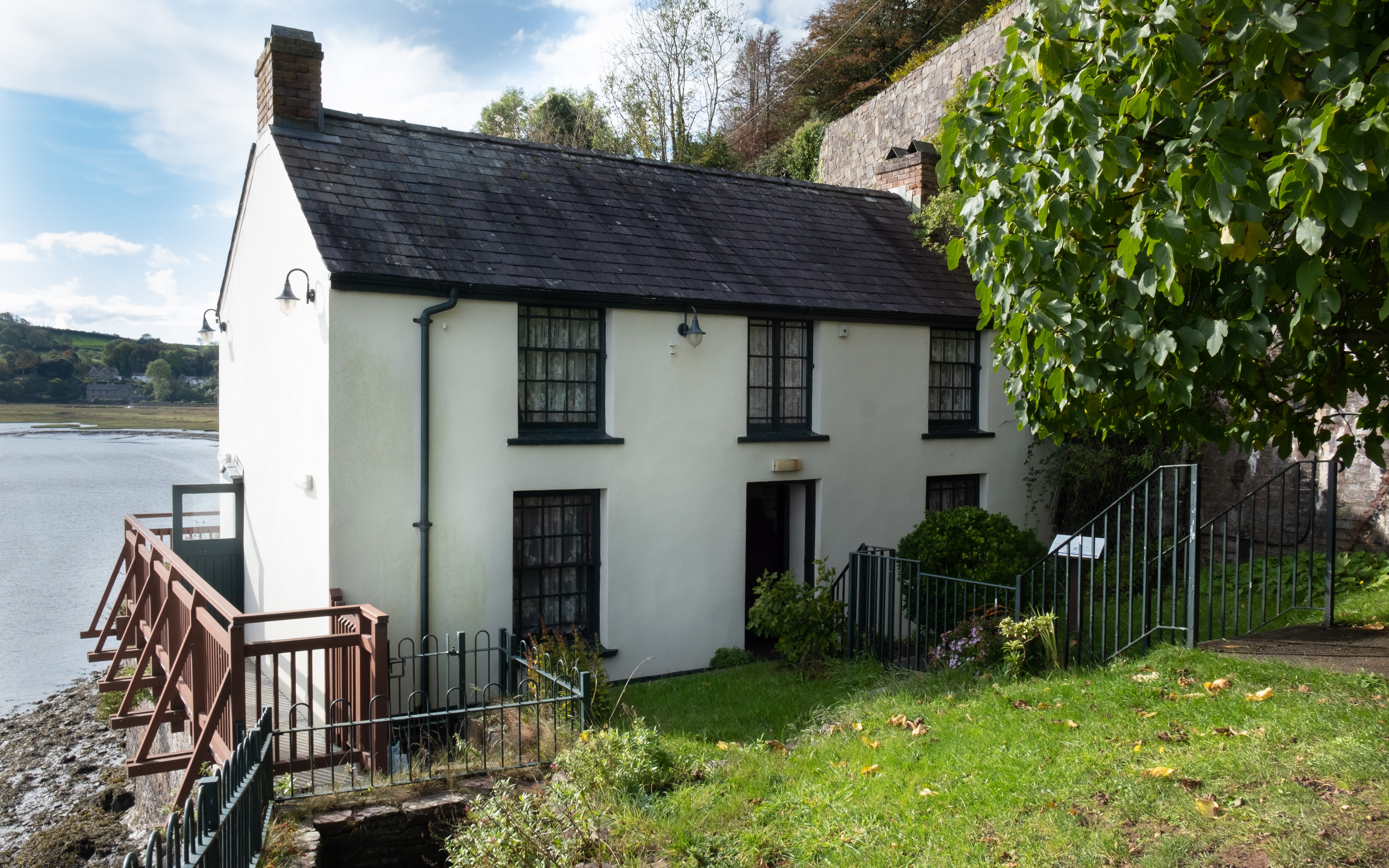 An image of the Dylan Thomas Boathouse in Wales