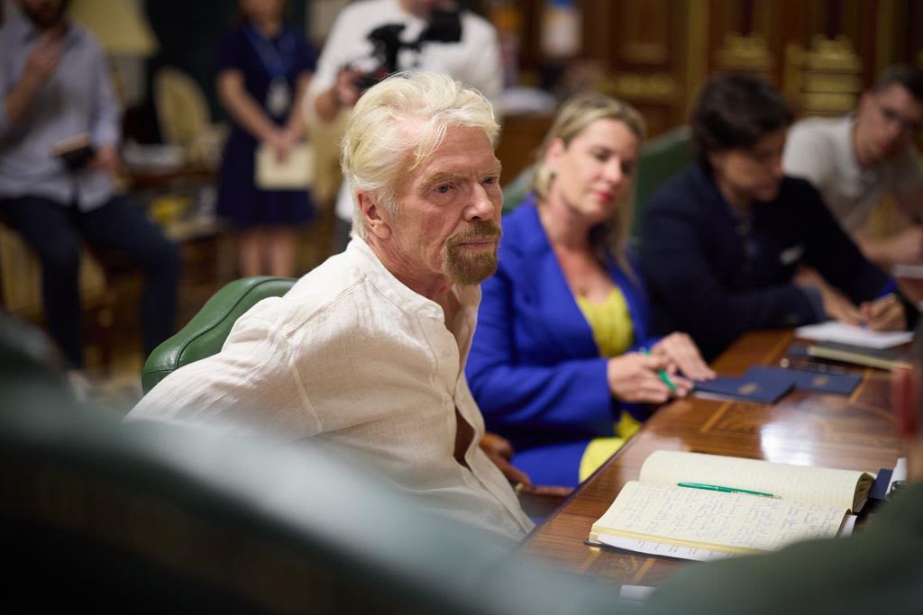 Richard Branson in a meeting with Zelensky