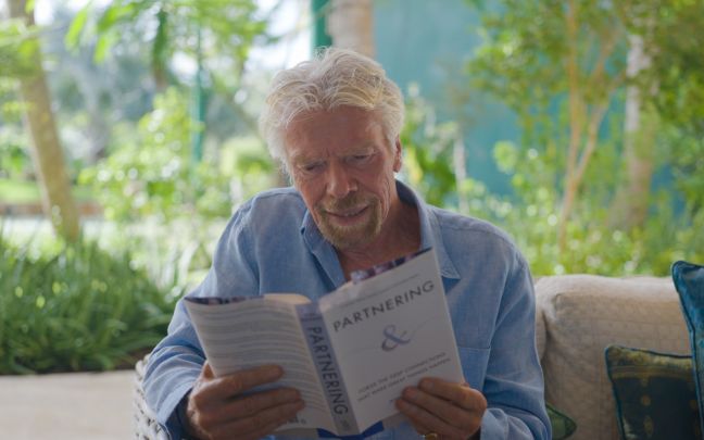 Richard Branson reading Jean Oelwang's book - Partnering