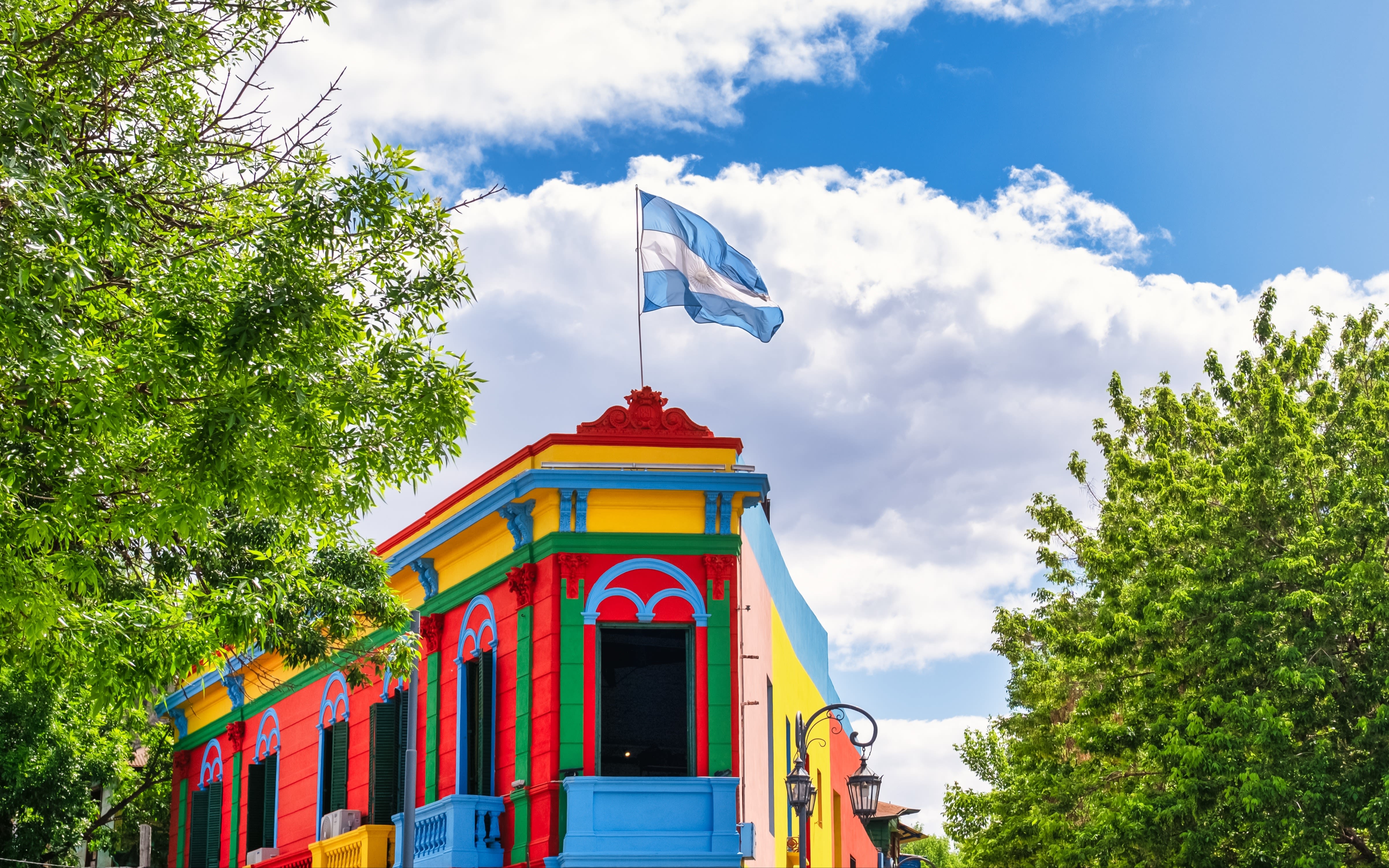 An image of a building flying the Argentinian flag in Buenos Aires