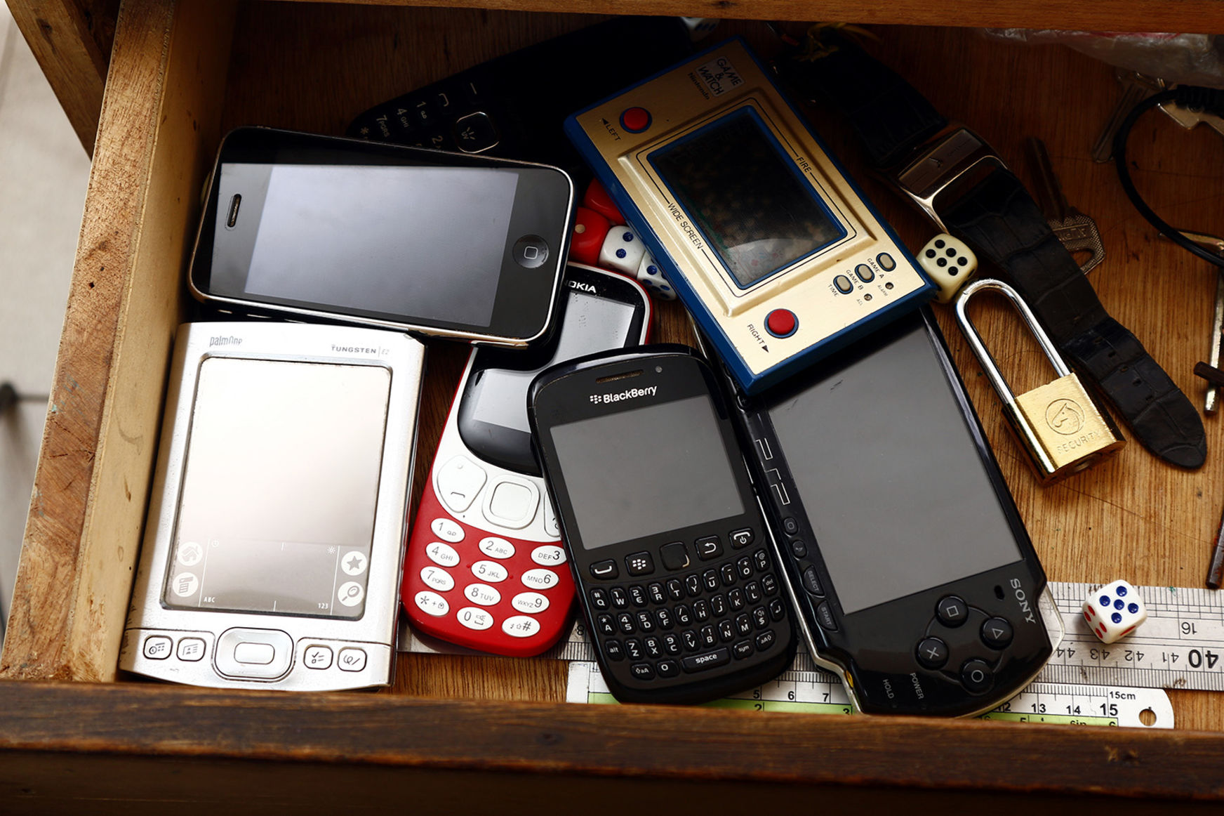O2 Phone. Old Virgin Media O2 research reveals 15 million phones stashed by UK ...