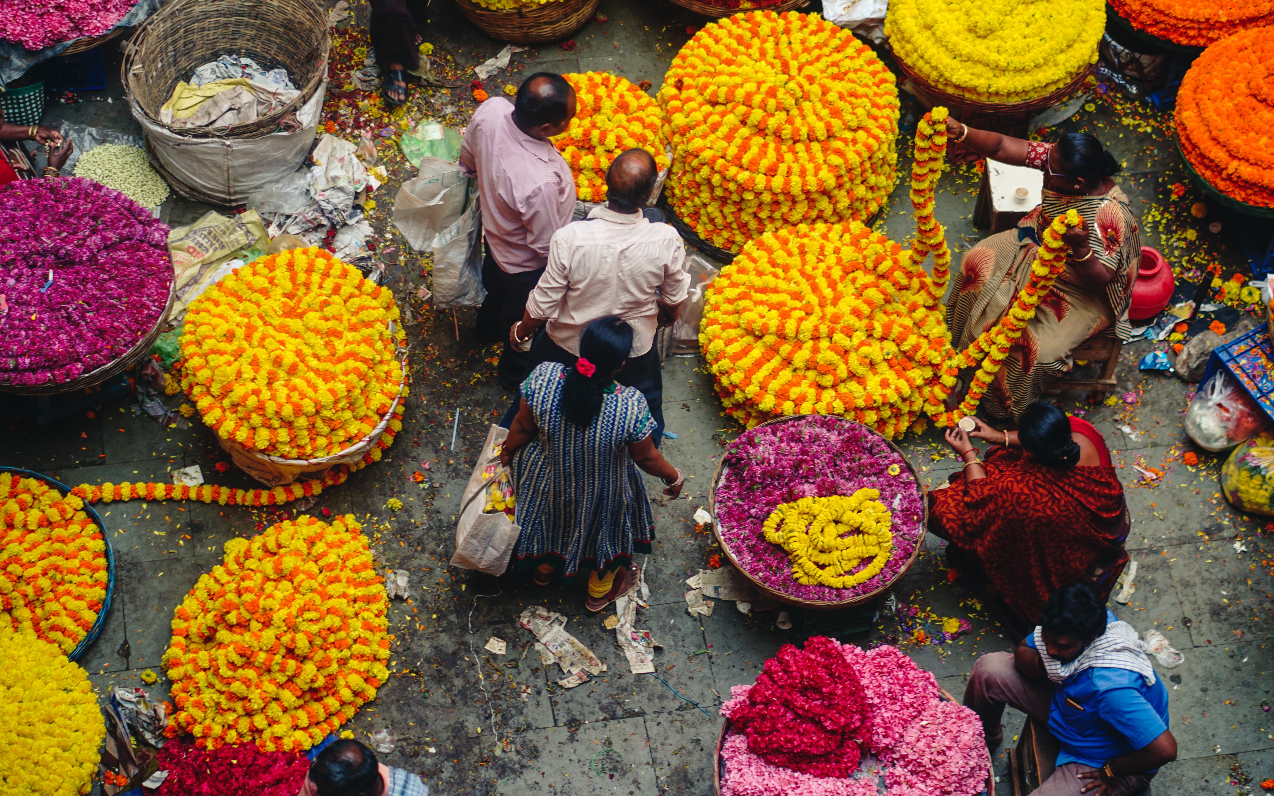 An image of a flower market in Bengaluru