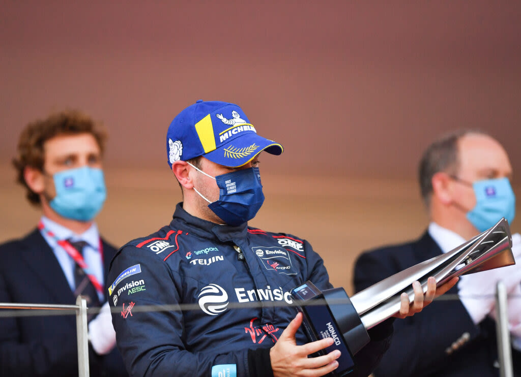 Robin Frijns holding his second place trophy at the Monaco E-Prix