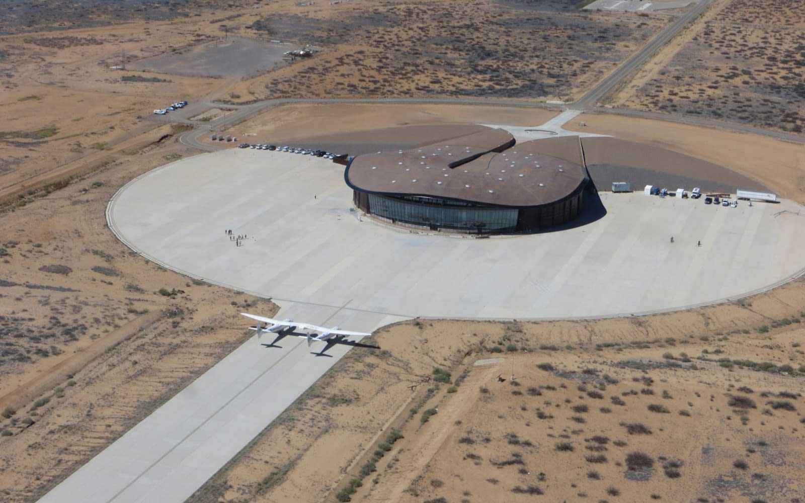 VMS Eve approaches Spaceport America