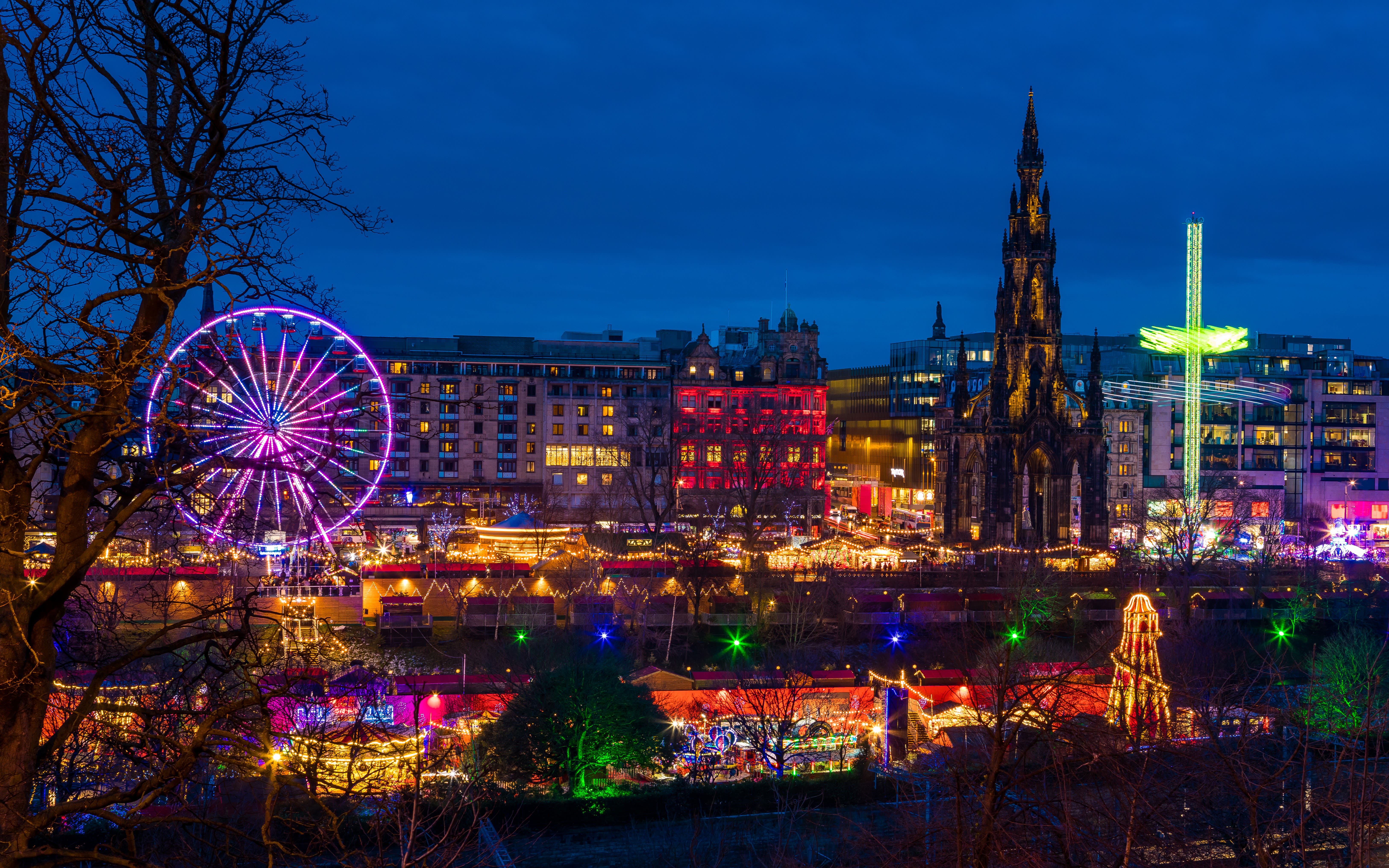 A Christmas market in Edinburgh 