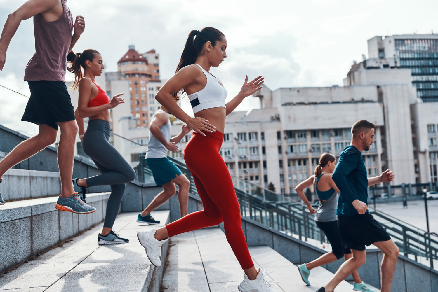 Young people and sport. Спортивные люди. Человек спорт. Люди в спортивной одежде. Реклама спортивной одежды.