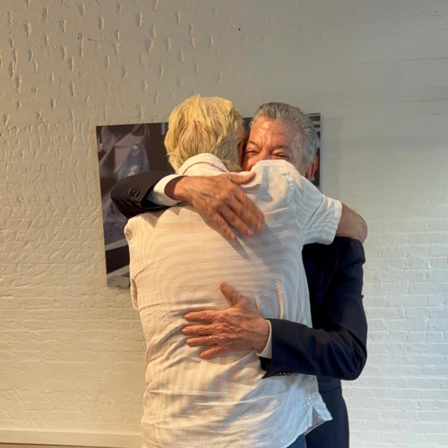 Richard Branson_2025_UNGA_Superhumans_Eddy_Juan Manuel Santos_hug