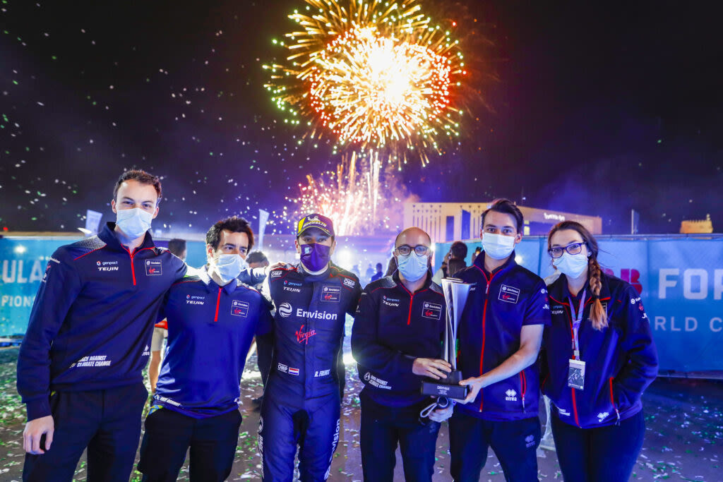 The Envision Virgin Racing team stands together, holding Robin Frijns' silver trophy from the Diriyah E-Prix