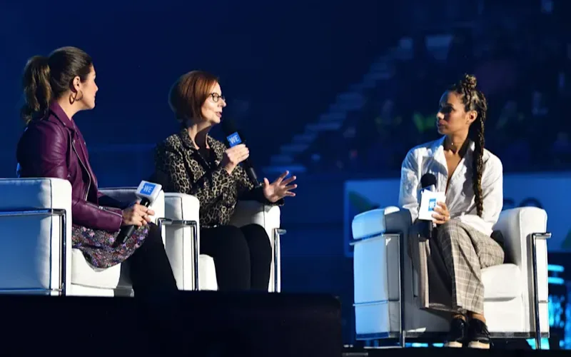 Leona Lewis on stage seated with two other ladies with microphones