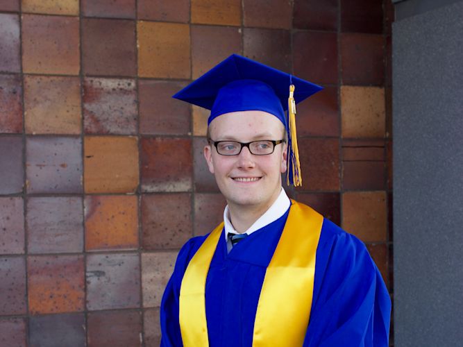 I graduated with a biochemistry degree and a Spanish minor (muy chevre), and when I look back now, a terrible choice in lenses... Here I am on graduation day after the super-exciting graduation ceremony.