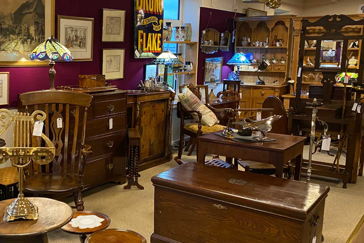 Overnight Delivery for Antiques Dealers hero background