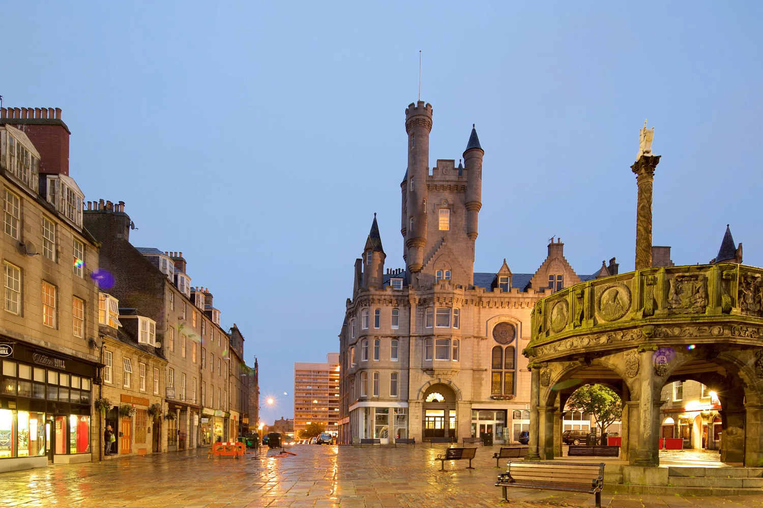Overnight Delivery in Aberdeen Courier hero background
