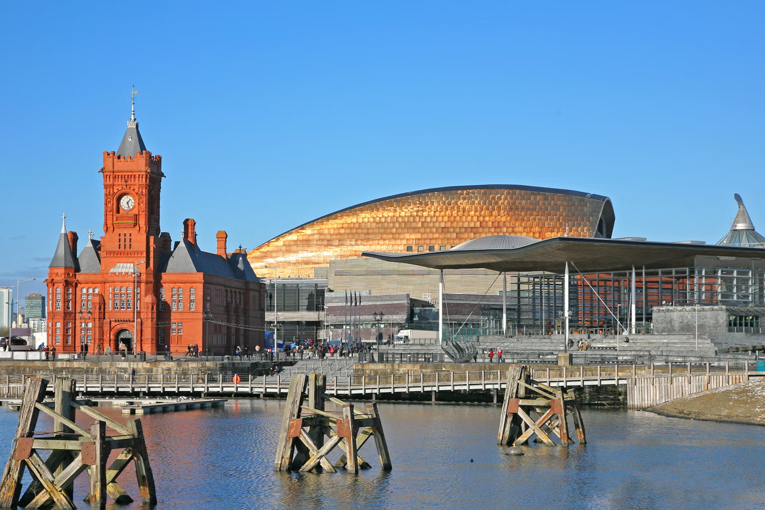 Same Day Delivery for Independent Retailers in Cardiff hero background