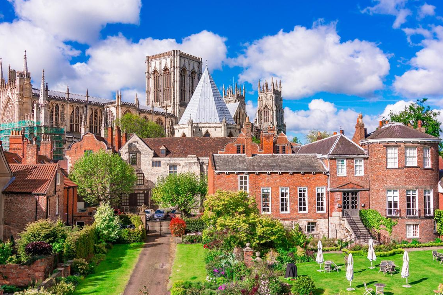 Overnight Delivery for Small Business Firms in York hero background