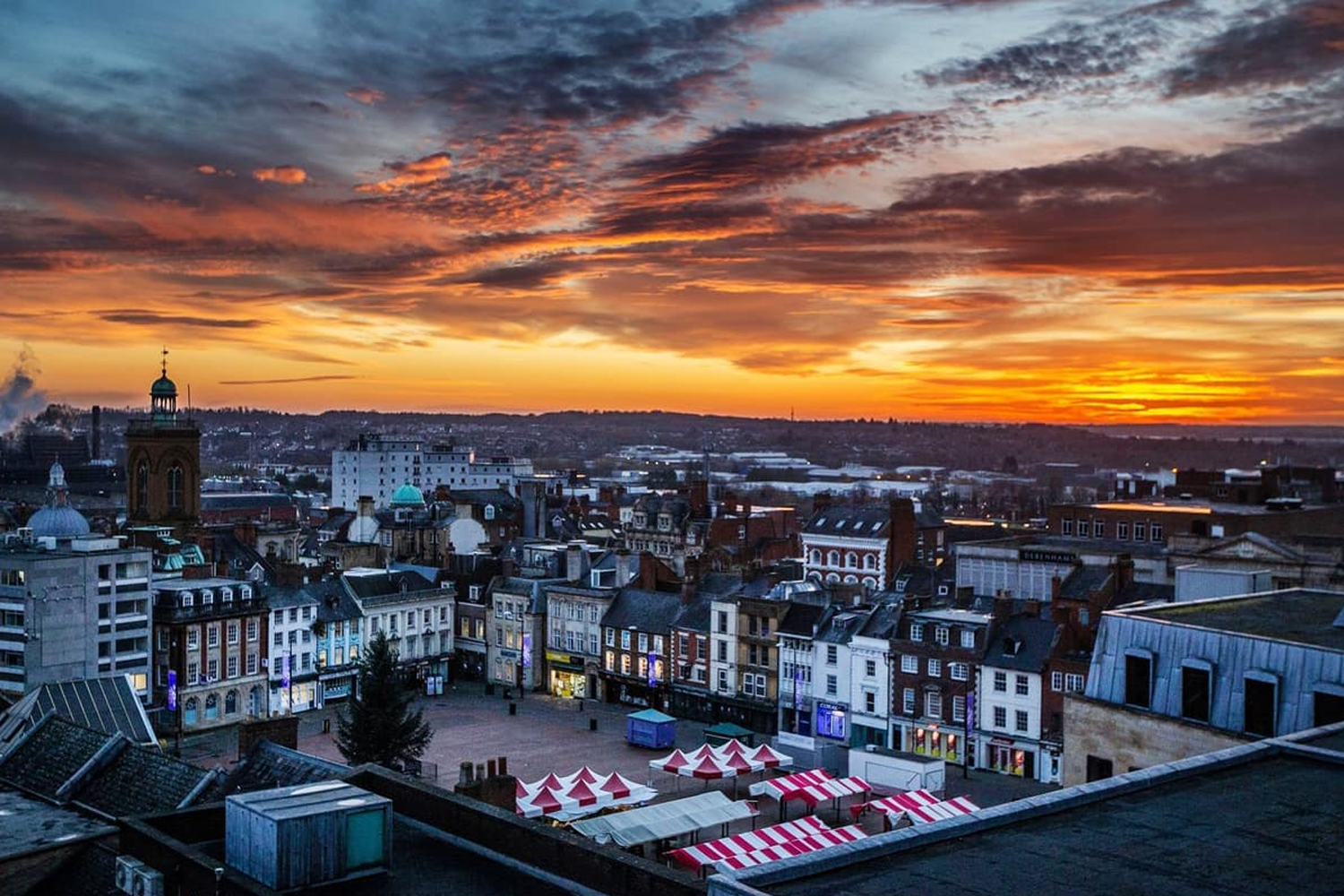 Overnight Delivery for Independent Retailers in Northampton hero background