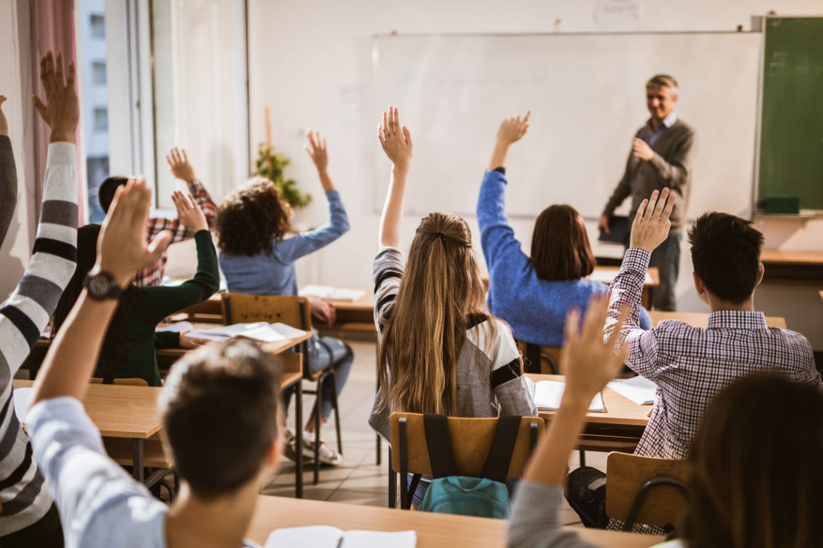 Class people. Студент поднимает руку. Учитель старших классов. Учитель Сток. Класс с поднятыми руками.